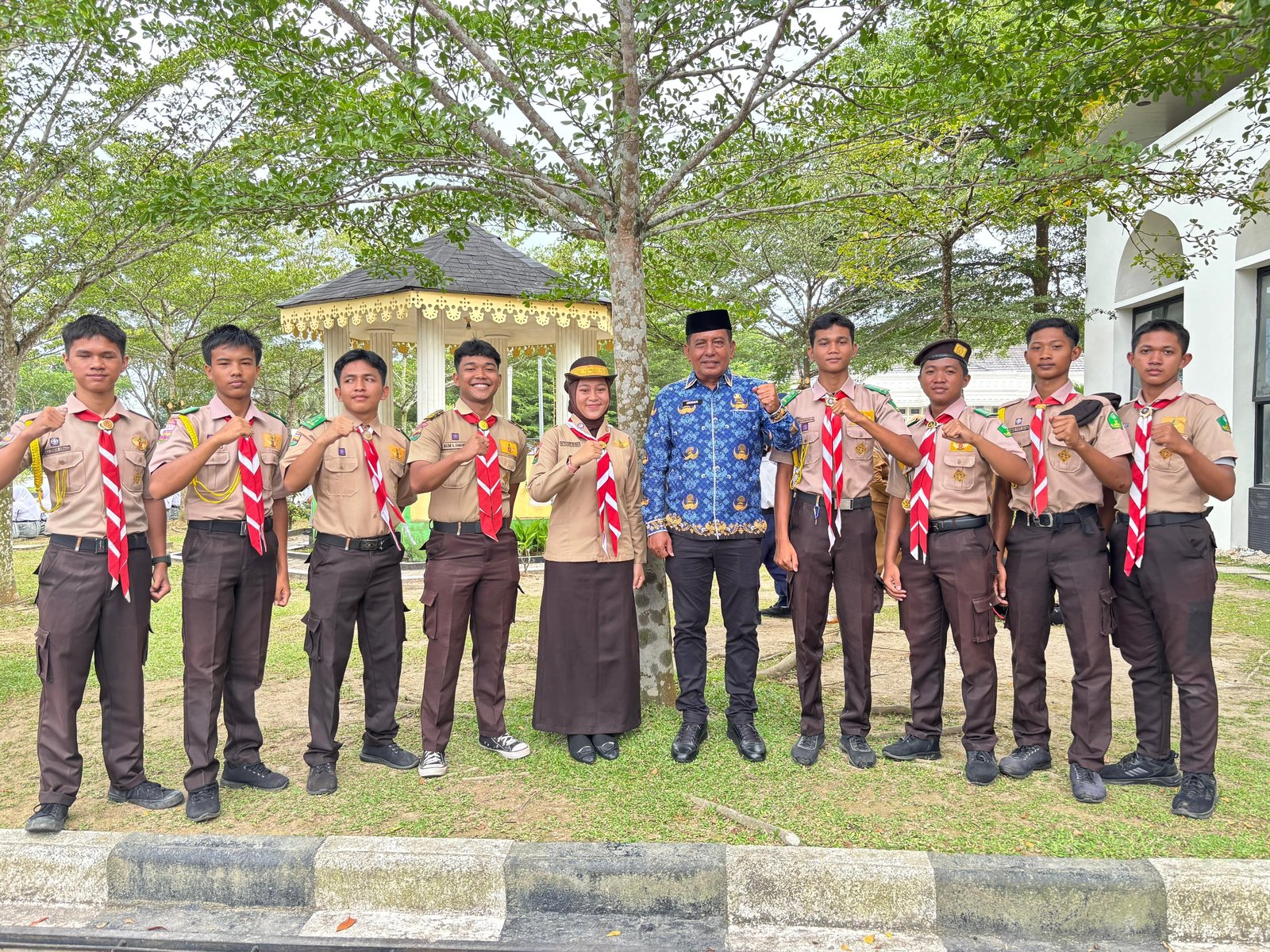 Latihan Pramuka Rutin Membentuk Karakter Disiplin Siswa